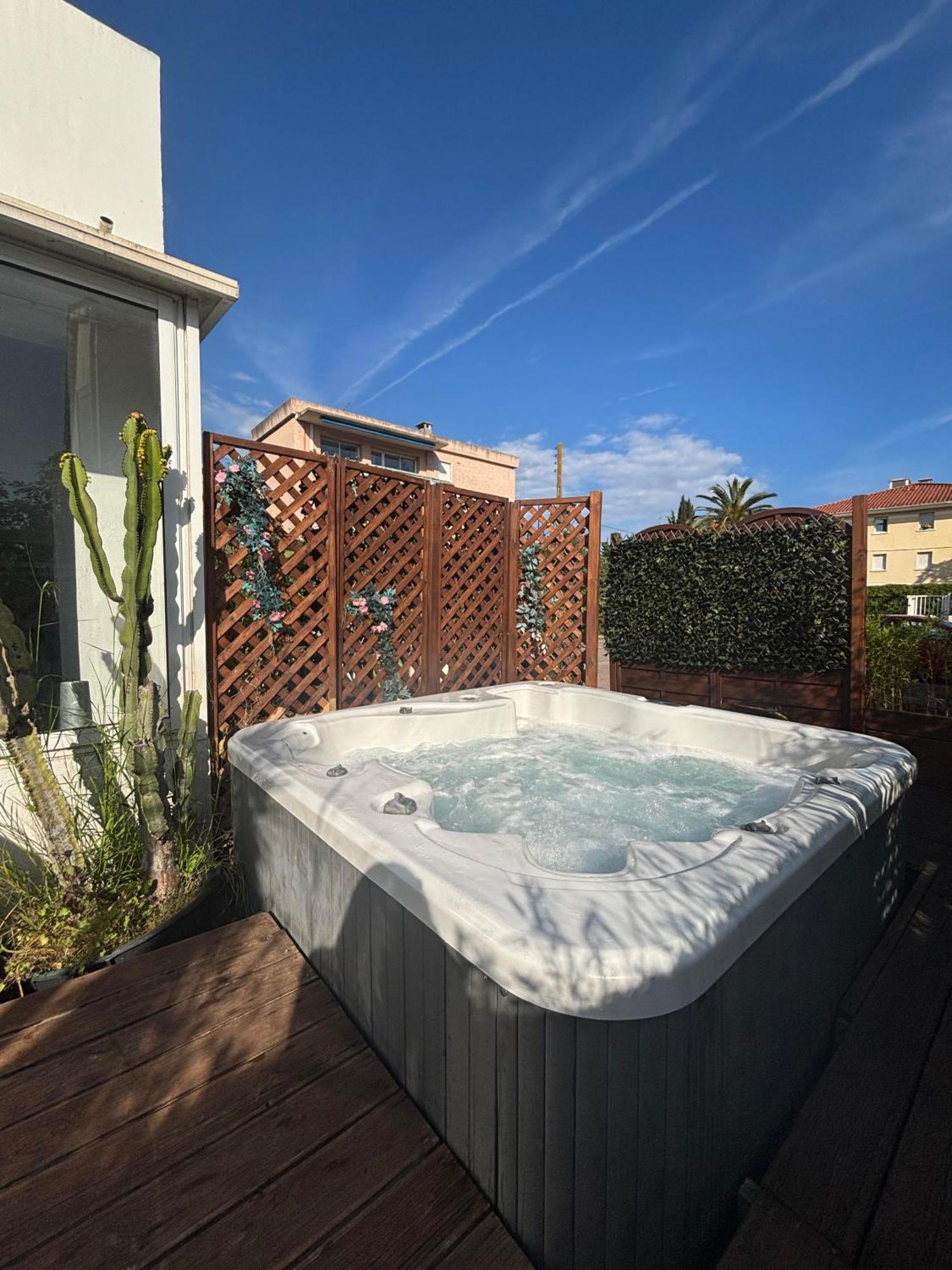 Hotel Sable Et Soleil - Port, Plage Et Jacuzzi Prive Fréjus Buitenkant foto