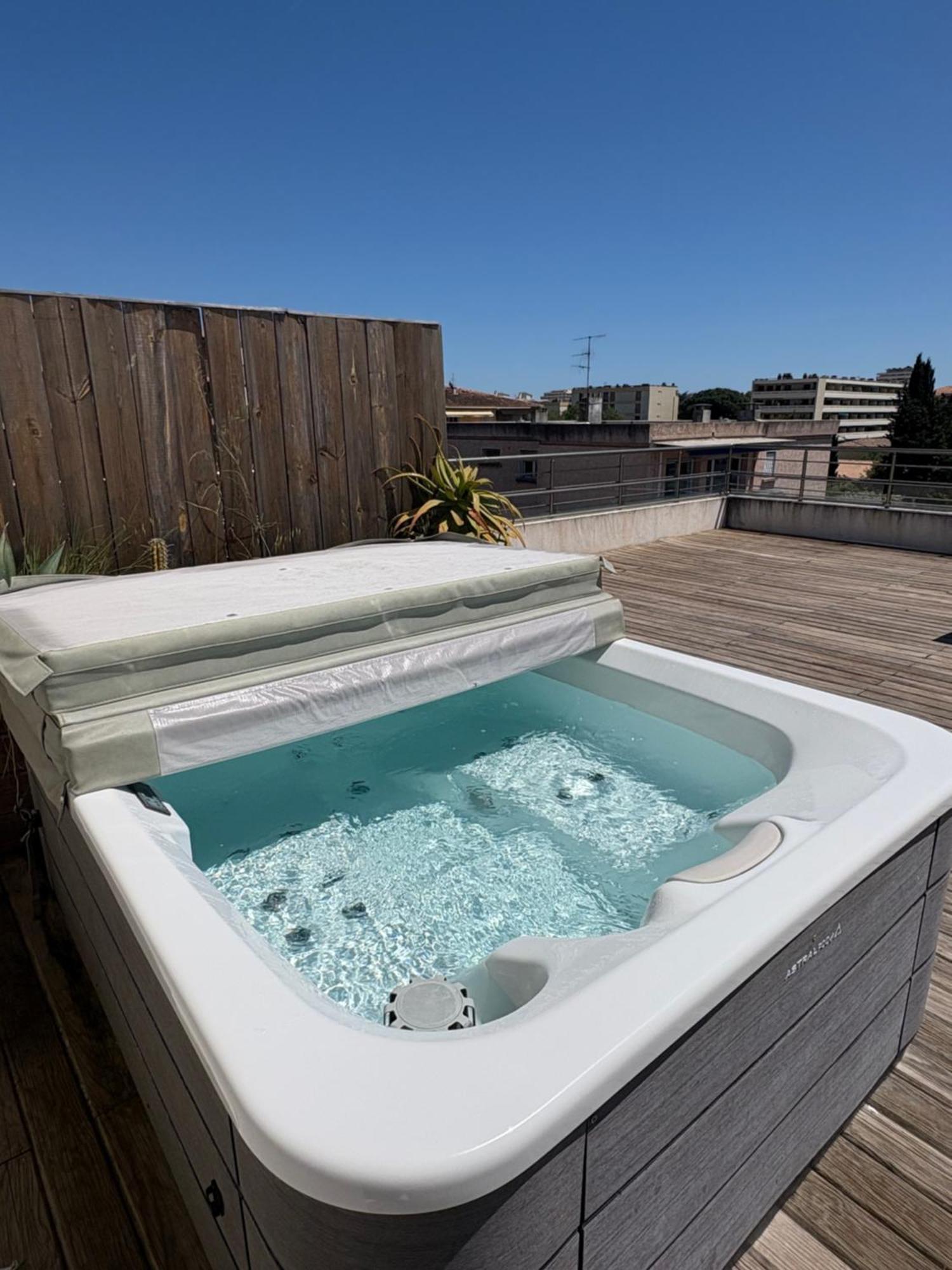 Hotel Sable Et Soleil - Port, Plage Et Jacuzzi Prive Fréjus Buitenkant foto