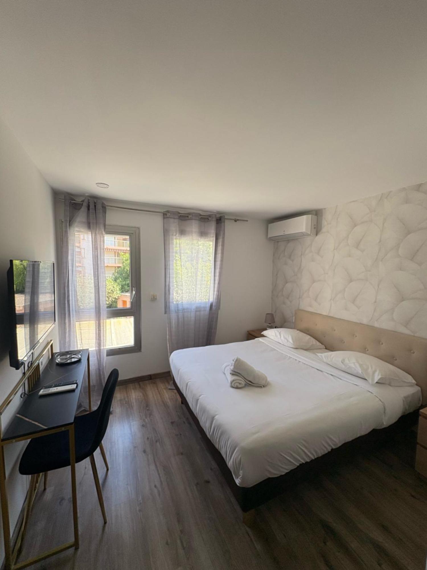 Hotel Sable Et Soleil - Port, Plage Et Jacuzzi Prive Fréjus Buitenkant foto