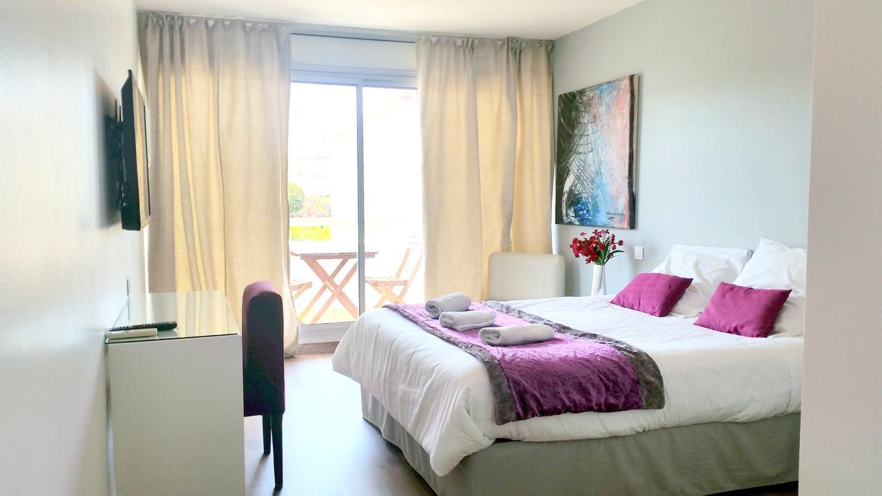 Hotel Sable Et Soleil - Port, Plage Et Jacuzzi Prive Fréjus Kamer foto